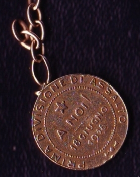 medaglia degli Arditi, Prima Divisione di Assalto (retro)